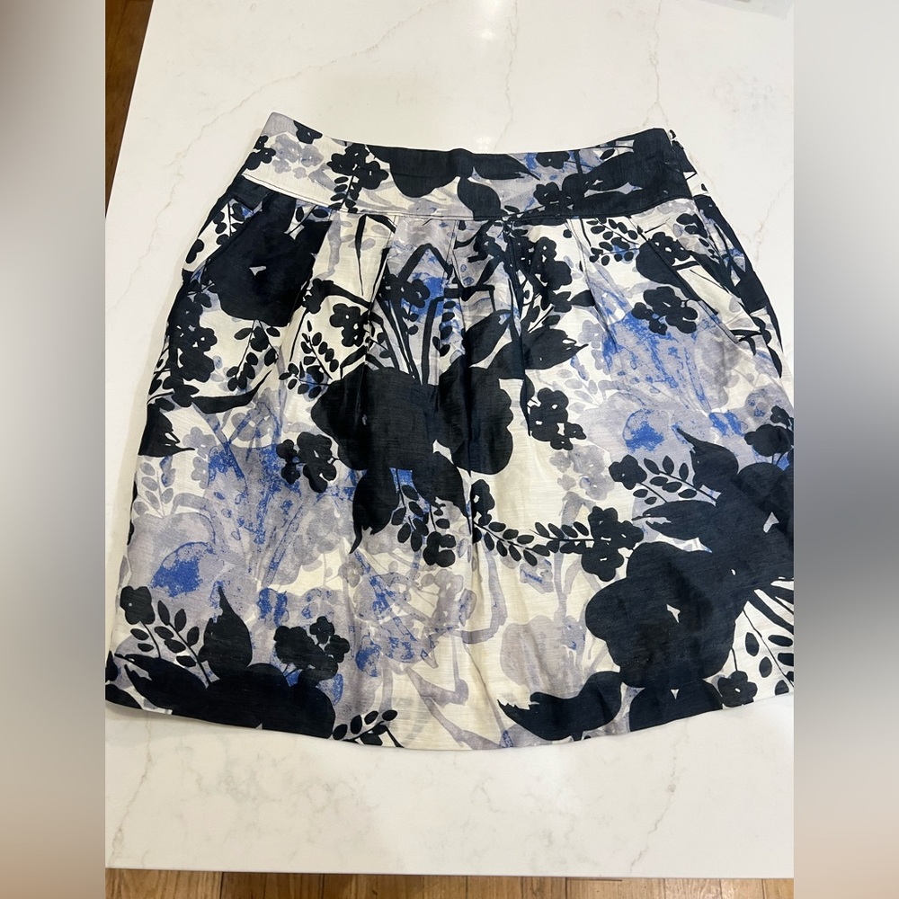 Ann Taylor Black, White & Blue Floral Pleated Skirt with pockets
